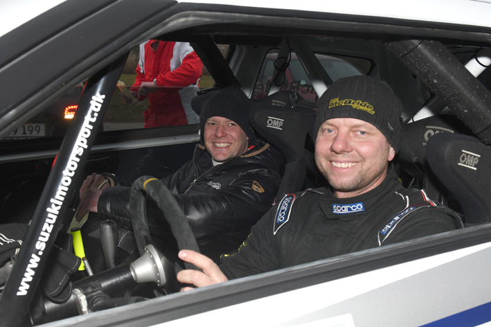 Michael Ted McBride og Martin Jørgensen havde en god dag i påsken, da de efter premieren på årets DM-sæson kunne tage hjem med pokalerne for andenpladsen i deres klasse
(Foto: Morten Dam - autoMOTIV/specialpress)
